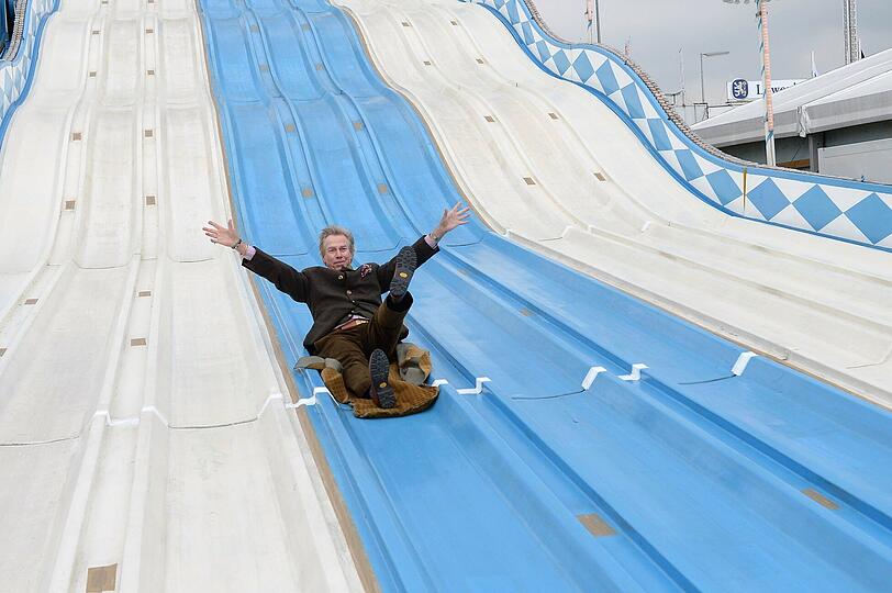 Prinz Leopold "Poldi" von Bayern auf der Rutsche beim BMW Wiesn Sport-Stammtisch am 20. September.