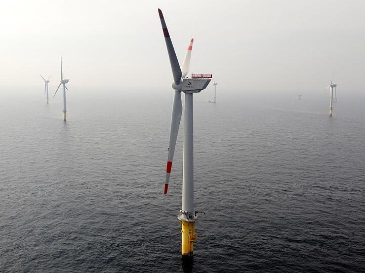 Versuchs-Offshore-Windpark "Alpha Ventus" vor der ostfriesischen Insel Borkum in der Nordsee.
