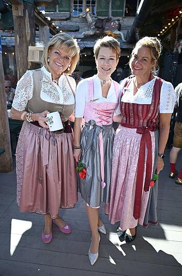Ergänzten sich farblich ziemlich gut: Margot Steinberg, Irmgard Möller und Silja Schrenk-Steinberg.
