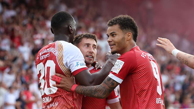 W&uuml;rzburg feiert die R&uuml;ckkehr in die dritte Liga.