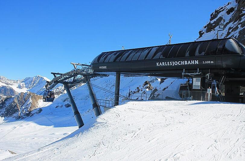Die Karlesjochbahn im Kaunertaler Gletscher.