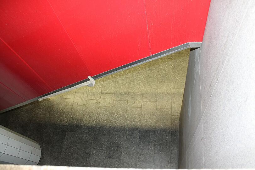 Tödlicher Sturz am Hauptbahnhof: An dieser Treppe, die zum S-Bahnsteig Gleis 1 führt, kam der Mann ums Leben.