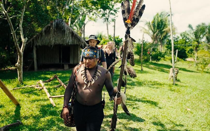 So, Schluss jetzt mit Smarthones und Luxusleben! In "Surviving Amazonas" müssen die Promis sich dem Leben der Shanenawa anpassen und dabei auf vieles verzichten. So, Schluss jetzt mit Smarthones und Luxusleben! In "Surviving Amazonas" müssen die Promis sich dem Leben der Shanenawa anpassen und dabei auf vieles verzichten.