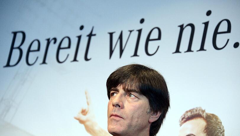 „Bereit wie nie“ lautet der Slogan der WM-Kampagne. Doch turniertauglich ist der Kader des Bundestrainers Joachim Löw drei Monate vor der WM noch nicht. „Bereit wie nie“ lautet der Slogan der WM-Kampagne. Doch turniertauglich ist der Kader des Bundestrainers Joachim Löw drei Monate vor der WM noch nicht.