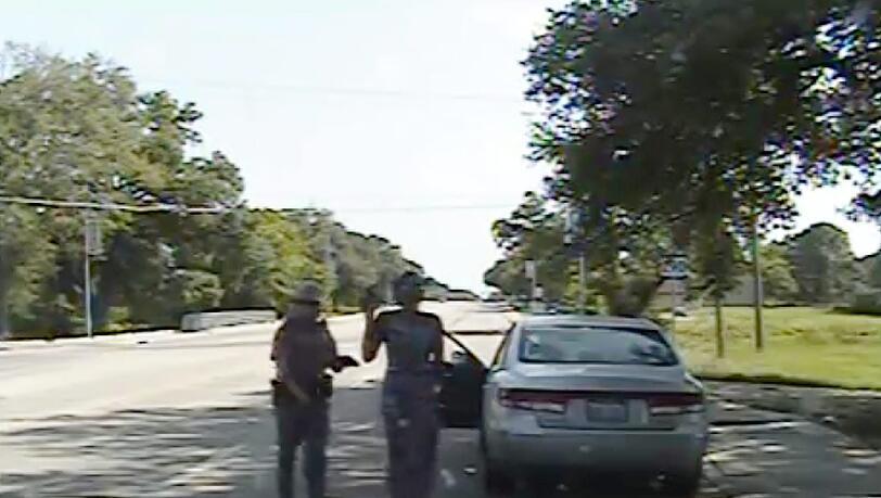 Texas: Nach einer Poilzeikontrolle ist eine junge Schwarze in einer Arrestzelle verstorben. Texas: Nach einer Poilzeikontrolle ist eine junge Schwarze in einer Arrestzelle verstorben.