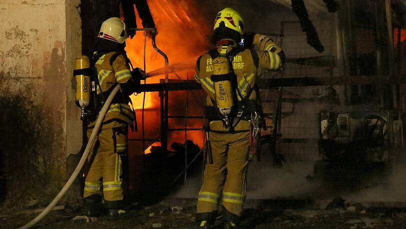 Die Ursache für den Brand ist noch unklar. Klicken Sie sich durch die Bilder des Feuerwehreinsatzes in Mettenheim.