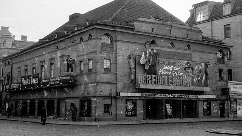 1951: Die Schauburg am Elisabethplatz ist noch ein Kino, in dem der Hörbiger-Film "Der fidele Bauer" läuft.