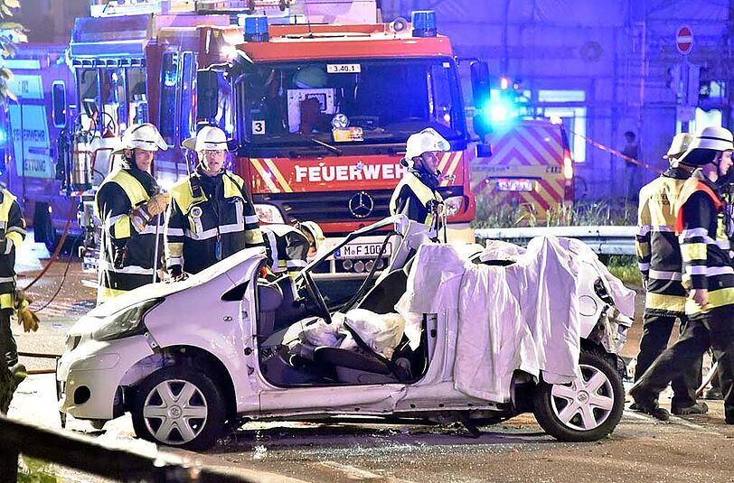 Schwerer Verkehrsunfall am Freitagabend in Laim - die Bilder.