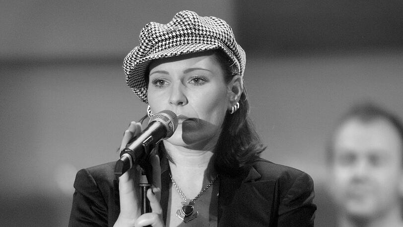 AnNa R. starb im Alter von 55 Jahren. Die Eltern der Sängerin kennen die Todesursache, haben diese jedoch nie öffentlich gemacht. AnNa R. starb im Alter von 55 Jahren. Die Eltern der Sängerin kennen die Todesursache, haben diese jedoch nie öffentlich gemacht.