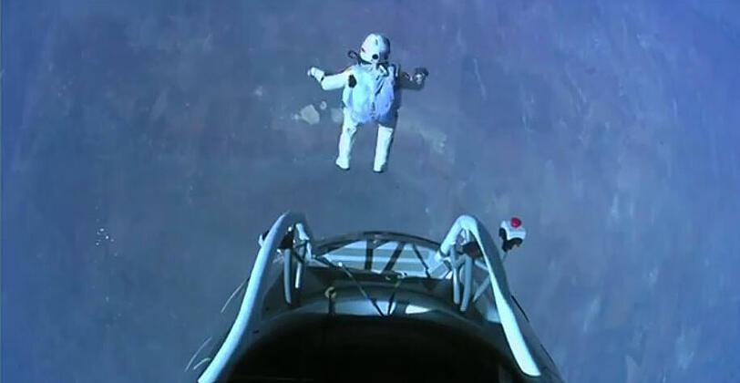 Jahrelang hat er sich auf diese paar Minuten vorbereitet: Extremsportler Felix Baumgartner wird nach seinem Überschall-Sprung weltweit gefeiert. Die Bilder.