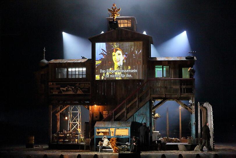 "Aus einem Totenhaus" im Nationaltheater.