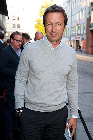 Norbert Dobeleit im grauen Pulli.
