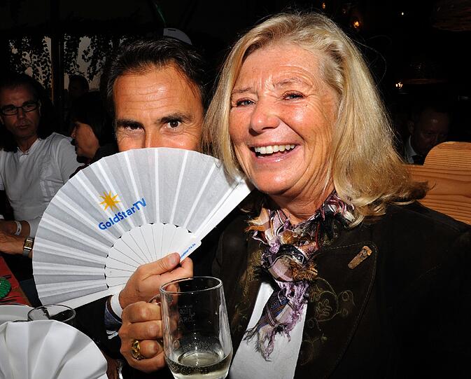 Hier hat Jutta Speidel noch gut lachen: die Schauspielerin bei einem Besuch auf dem Oktoberfest.