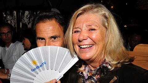 Hier hat Jutta Speidel noch gut lachen: die Schauspielerin bei einem Besuch auf dem Oktoberfest.
