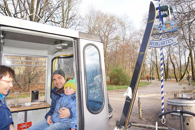 Und beim Milchhäusl im Englischen Garten kann man in der Gondel sitzen.