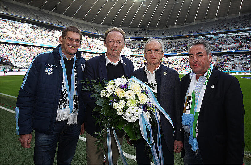 Könnten künftig nicht nur einen Blumenstrauß, sondern eine monatliche Vergütung erhalten: das 1860-Präsidium um (v.l.) Heinz Schmidt, Oberlöwe Peter Cassalette, Hans Sitzberger und Peter Helfer.