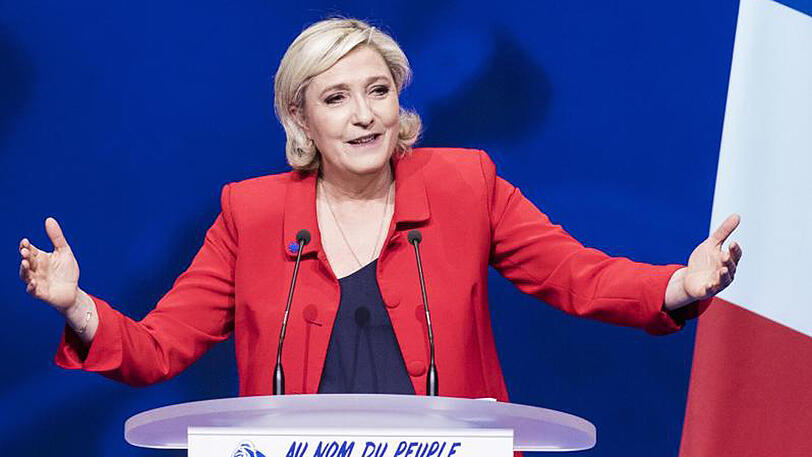 "Meine erste Maßnahme als Präsidentin der Republik wird es sein, Frankreich die Grenzen zurückzugeben", sagte die Chefin der rechtspopulistischen Front National, Marine Le Pen.