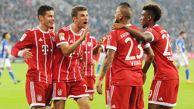 Bayern-Jubel nach dem 3:0 durch Arturo Vidal (Zweiter von rechts). Bayern-Jubel nach dem 3:0 durch Arturo Vidal (Zweiter von rechts).