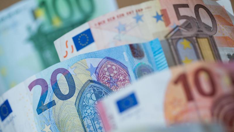 Verschiedene Euro-Scheine sind zu sehen. Foto: Daniel Karmann/dpa/Symbolbild Verschiedene Euro-Scheine sind zu sehen. Foto: Daniel Karmann/dpa/Symbolbild