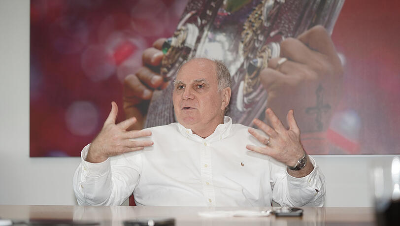 Uli Hoeneß beim Interview mit der Abendzeitung. Uli Hoeneß beim Interview mit der Abendzeitung.