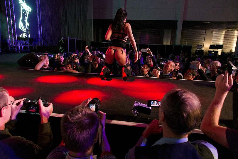 Die Venus feiert 20. Geburtstag - die Bilder von der weltgrößten Erotikmesse in Berlin.