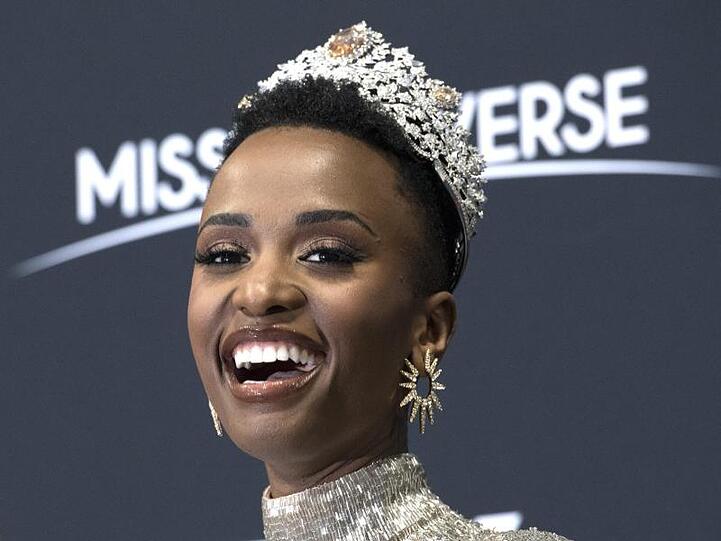 Zozibini Tunzi, die Miss Südafrika 2019, ist neue "Miss Universe".