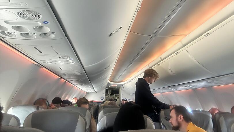 Flogen am Samstagmorgen nach Belek: Die L&ouml;wen um Kapit&auml;n Jesper Verlaat.