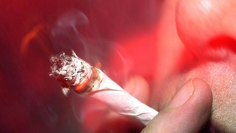 Keinen Joint, aber ein "Pfeichchen" hat ein 44-Jähriger Polizisten angeboten. Keinen Joint, aber ein "Pfeichchen" hat ein 44-Jähriger Polizisten angeboten.