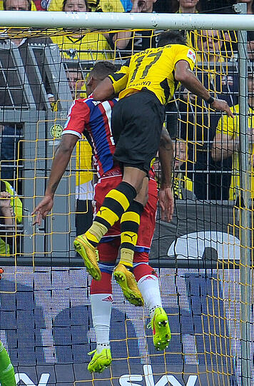 JÉROME BOATENG - NOTE 5 - Ließ den Dortmunder Offensiven zu viel Raum. Wirkte noch nicht recht bei der Sache. Vor dem 0:1 viel zu passiv., beim 0:2 von Aubameyang übersprungen. Weltmeister Nummer eins mit Kaltstart. Mit dem Einsatz tat ihm Guardiola keine Gefallen.