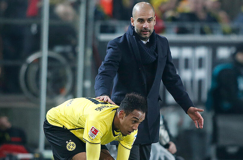 23. November 2013: Bayern-Trainer Pep Guardiola und Dortmunds Angreifer Pierre-Emerick Aubameyang. Die Münchner gewannen die Partie in Dortmund mit 3:0.