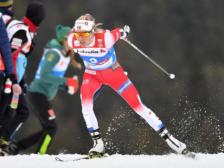 Die Norwegerin Therese Johaug holt sich im Massenstartrennen über 30 Kilometer ihr drittes WM-Gold.