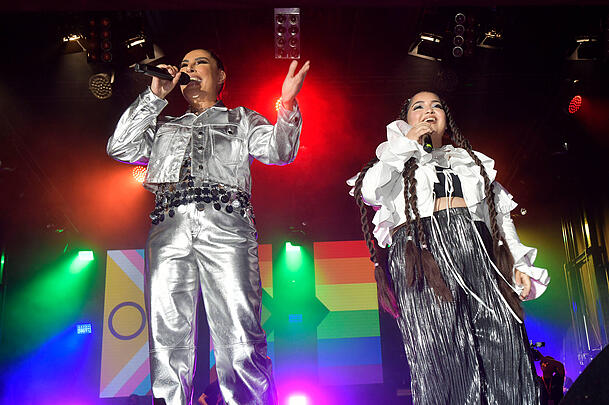 Beim CSD in Berlin 2025 performten Senna Gammour und Bahar Kizil Hits aus ihrer "Monrose"-Zeit.