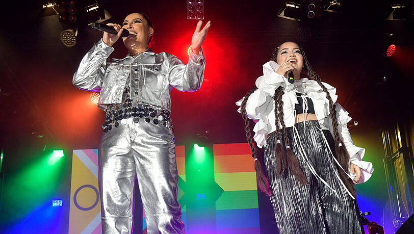 Beim CSD in Berlin 2025 performten Senna Gammour und Bahar Kizil Hits aus ihrer "Monrose"-Zeit.