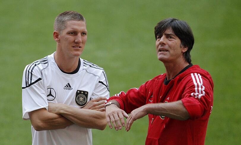 Auch mit militärischem Kurzhaarschnitt hat man Schweinsteiger schon gesehen.