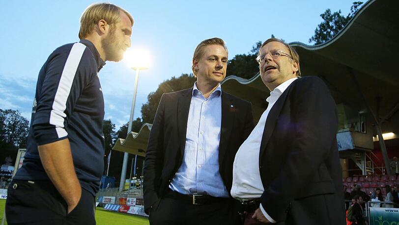 In der Regionalliga Bayern Partner: Löwen-Coach Daniel Bierofka, Noch-1860-Boss Markus Fauser und BFV-Präsident Rainer Koch (v.li.). In der Regionalliga Bayern Partner: Löwen-Coach Daniel Bierofka, Noch-1860-Boss Markus Fauser und BFV-Präsident Rainer Koch (v.li.).