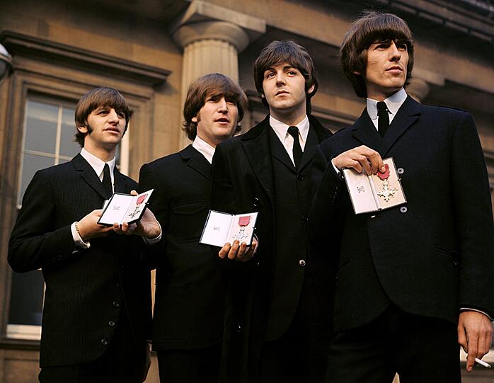 965 ernannte Queen Elizabeth II. die Beatles zu &bdquo;Members of the British Empire&ldquo;, eine eher zweitklassige Auszeichnung.