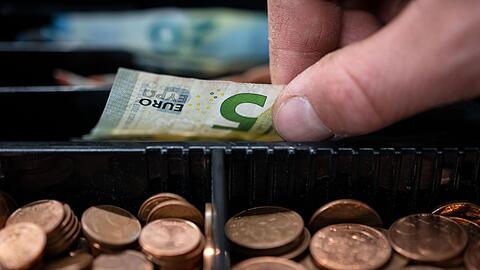 Die Inflation in der Eurozone verharrt auf hohem Niveau.