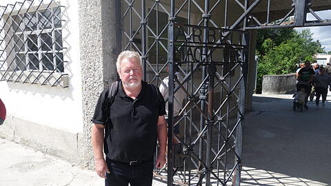 Josef Pröll in der KZ-Gedenkstätte in Dachau.