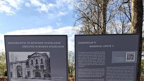 Die neuen Gedenktafeln am Ehrenhain II auf dem Friedhof am Perlacher Forst.