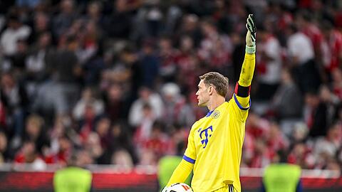 Der FC Bayern um Kapit&auml;n Neuer ist auf Platz eins - zumindest f&uuml;r eine Nacht.