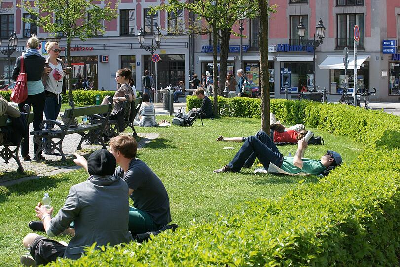 Nicht immer müssen die grünen Lungen der Stadt ganze Parks sein. Der Gärtnerplatz beispielsweise ist ebenfalls eine kleine, aber feine Ruheoase.