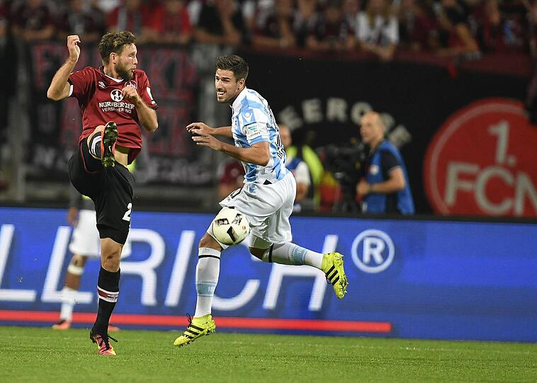 MILOS DEGENEK: NOTE 3. Seine Länderspielreise scheint dem Wahl-Australier gut getan zu haben. Ab und an etwas zu rustikal, insgesamt aufmerksam und auf dem Posten.