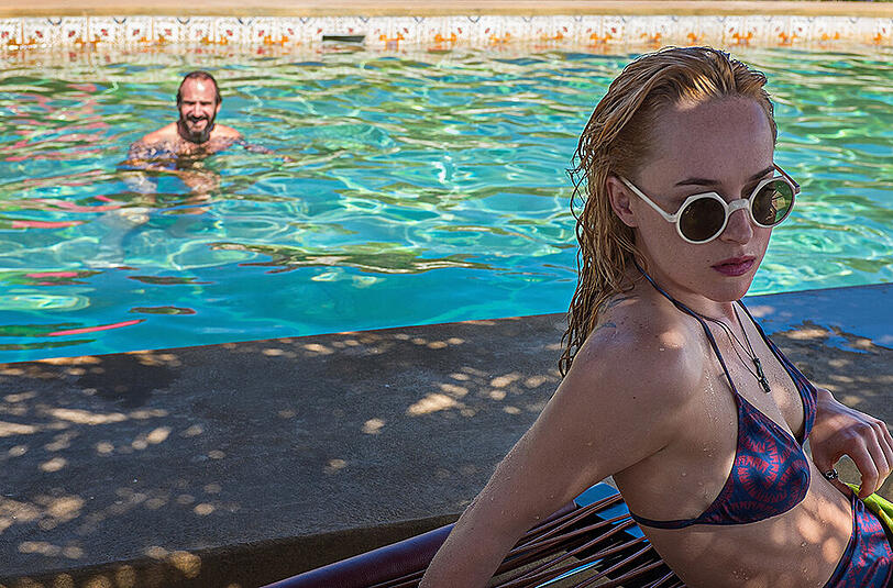 Penelope (Dakota Johnson) als Lolita.