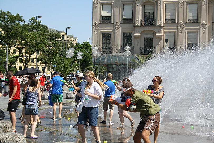 Wasserschlacht am Stachus. Die Bilder.