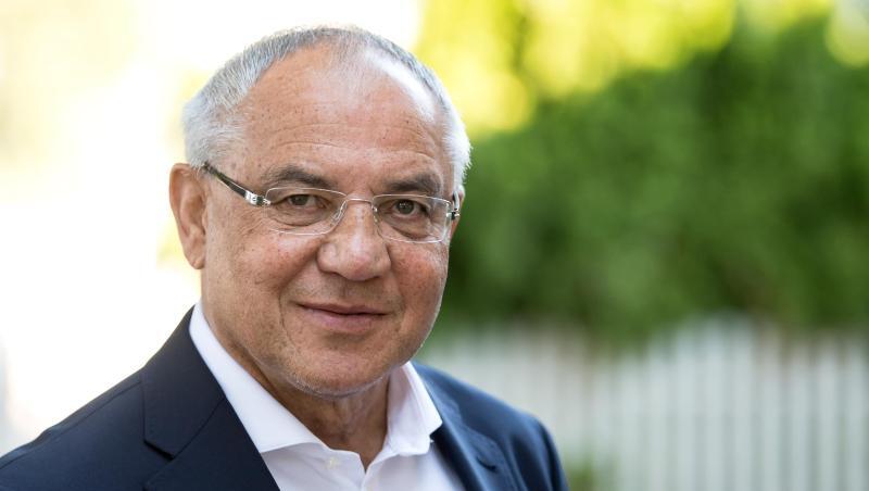 Der Fußballtrainer Felix Magath aufgenommen in einem Cafe. Foto: Sven Hoppe/Archiv Der Fußballtrainer Felix Magath aufgenommen in einem Cafe. Foto: Sven Hoppe/Archiv