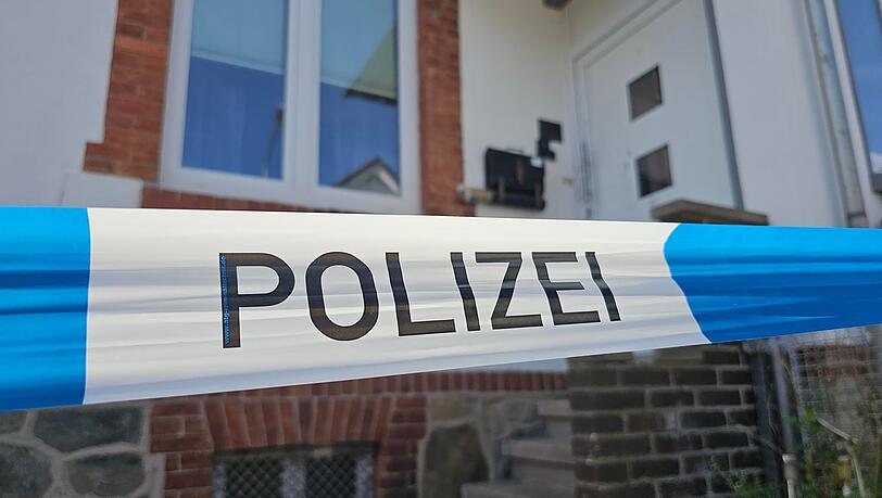 In einem Haus im Ortsteil Steinbergen in Rinteln fand eine Tochter die leblosen K&ouml;rper ihrer Mutter und deren Lebensgef&auml;hrten.