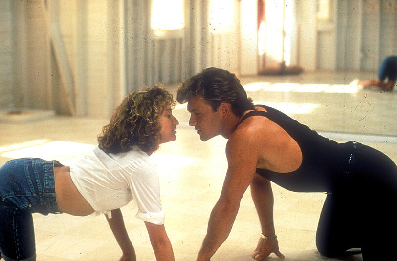 Dirty Dancing: Jennifer Grey und Patrick Swayze brachten 1987 mit ihren Tanzeinlagen und diesem unvergesslichen Filmkuss die Luft zum Brennen.
