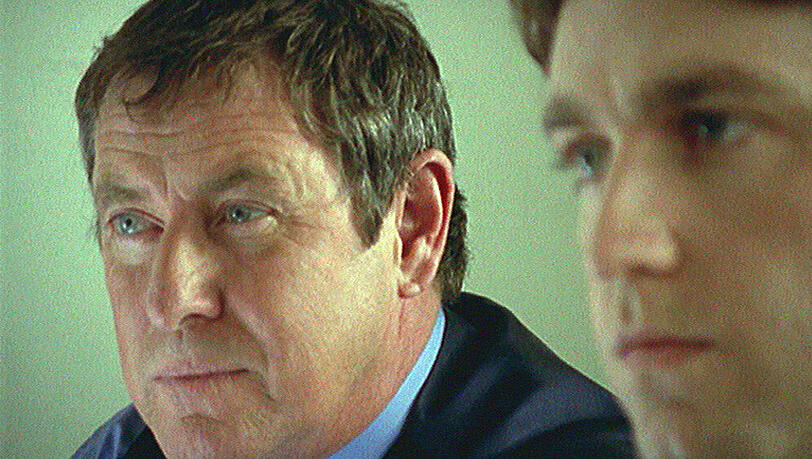 "Inspector Barnaby: Der Würger von Ravens Wood": Das Verhör des Hauptverdächtigen bringt für Inspector Barnaby (John Nettles, l.) und Sergeant Troy (Daniel Casey) einen entscheidenden Hinweis "Inspector Barnaby: Der Würger von Ravens Wood": Das Verhör des Hauptverdächtigen bringt für Inspector Barnaby (John Nettles, l.) und Sergeant Troy (Daniel Casey) einen entscheidenden Hinweis