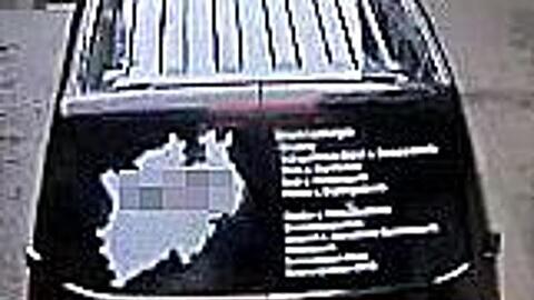 Laut Anklage hatten die Täter den VW-Transporter umlackiert und mit Magnetfolien in einen vermeintlichen Geldtransporter verwandelt.