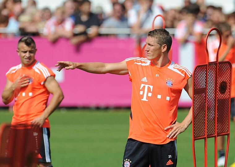 Wann kommt Martinez? Kommt er überhaupt? Die Gerüchte lassen die Bayern-Spieler kalt. Jetzt ist erstmal Training in der Sommer-Hitze angesagt. Die aktuellen Bilder von der Säbener.